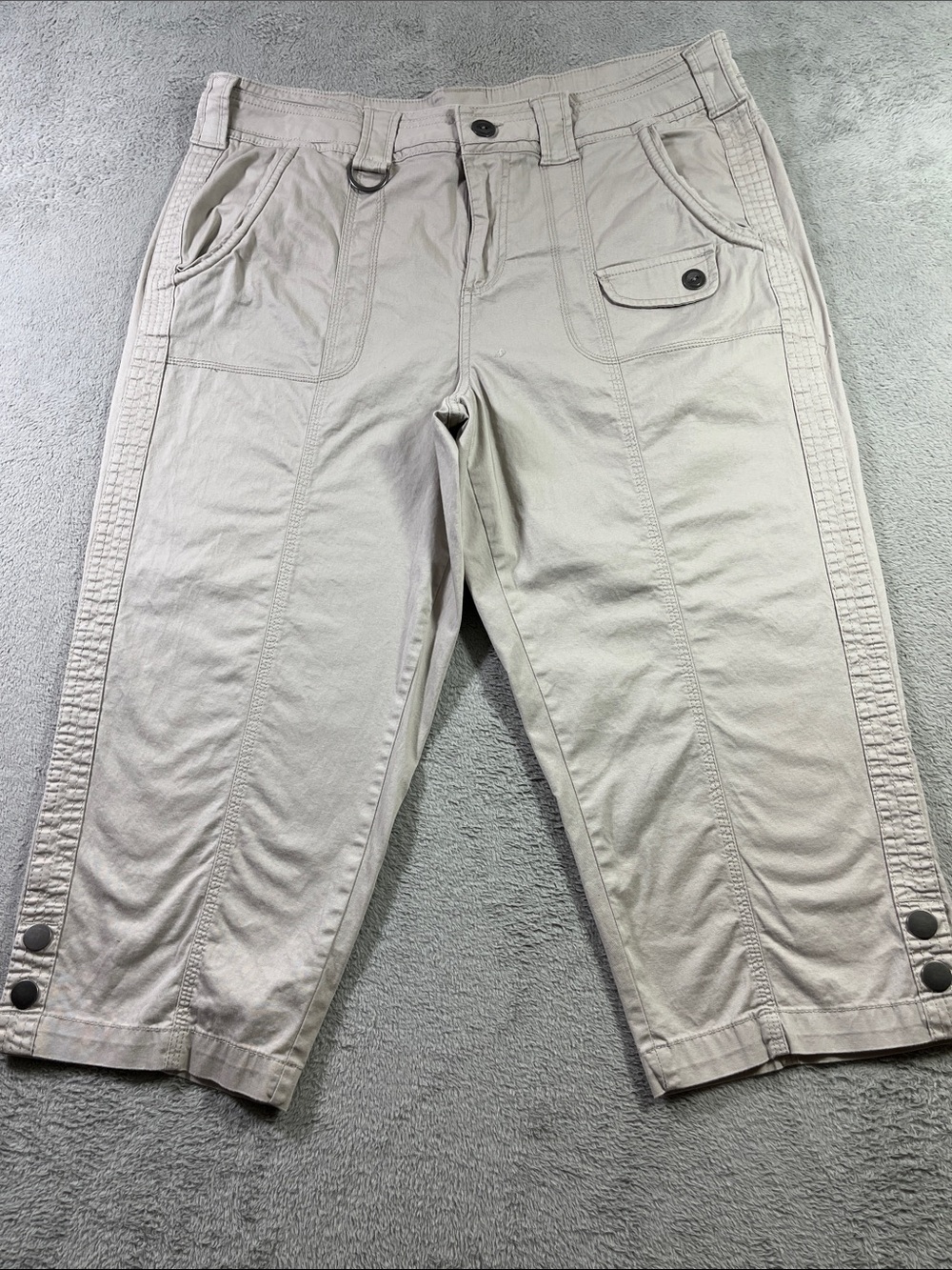 Women Cargo Capris in Light Beige with Utility Pockets Size 14